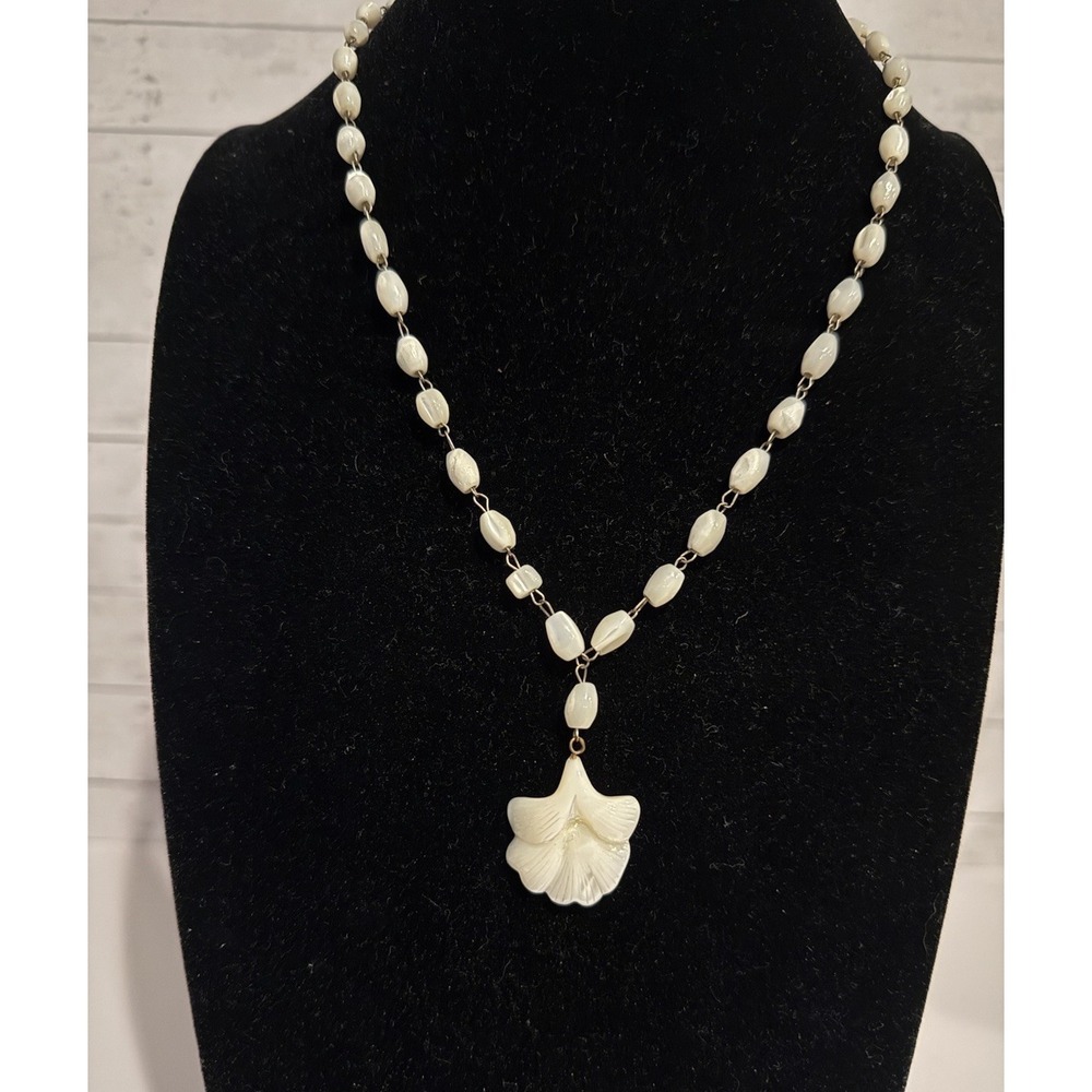 Vintage White Mother of Pearl Ginkgo Leaf Pendant Necklace Beaded 12"